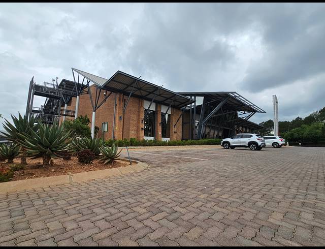 3,888M² OFFICE TO LET IN LONGMEADOW